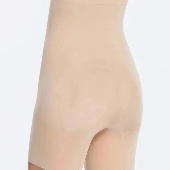 NWOT SPANX OnCore High-Waisted Mid-Thigh Short S - Picture 4 of 8